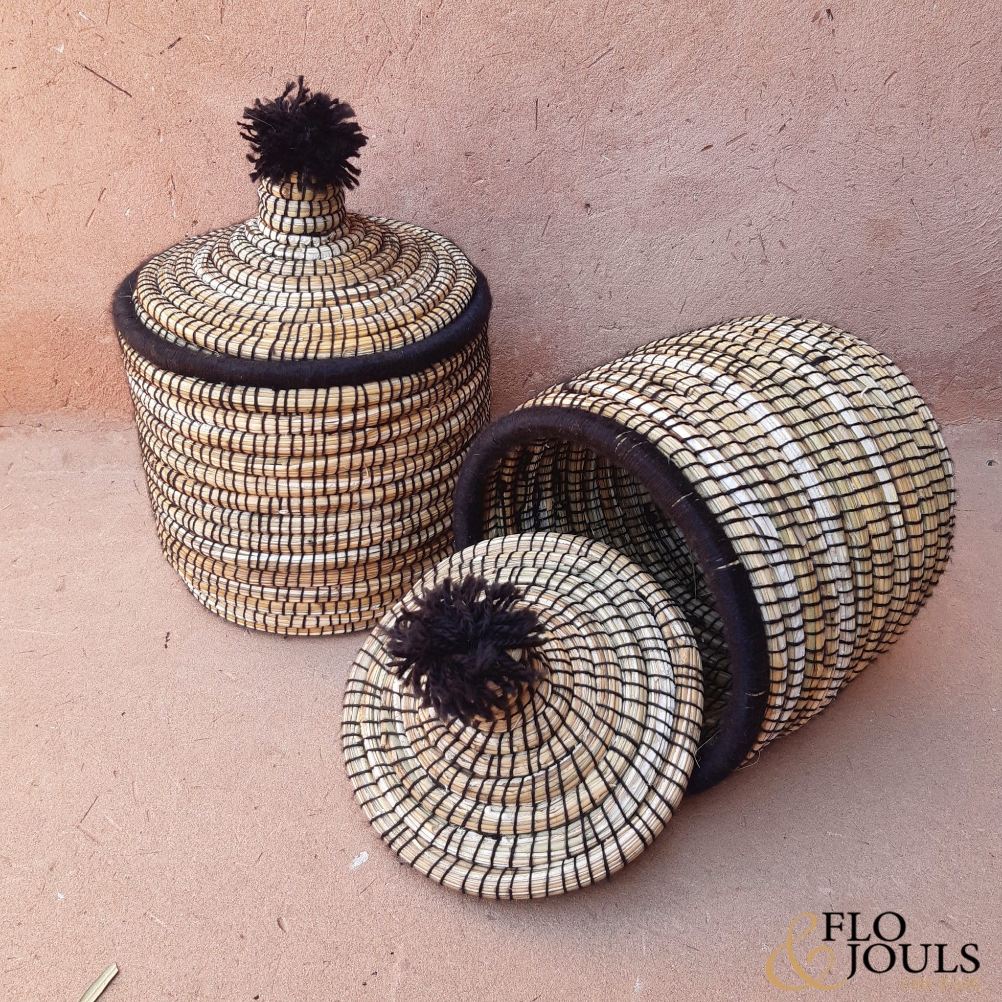 boites panieres coffres en feuilles de palmier et laine fait a la main a marrakech marque flo and jous flo&jouls